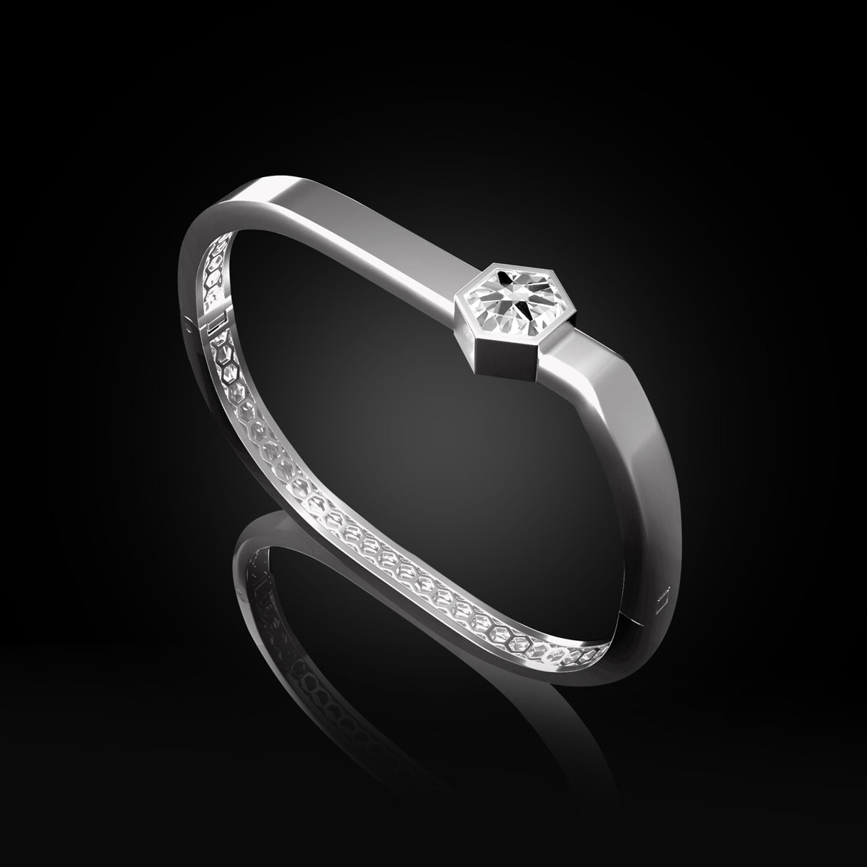 Be You Bangle in Surge White Gold – modern luxury jewelry for special occasions, handcrafted by Naude Bourn. Sustainable gold jewelry, ethical jewelry, handcrafted artisan jewelry, fine jewelry, high-end jewelry, and ethical luxury. A refined piece from sustainable jewelry brands and a unique jewelry gift in white gold.