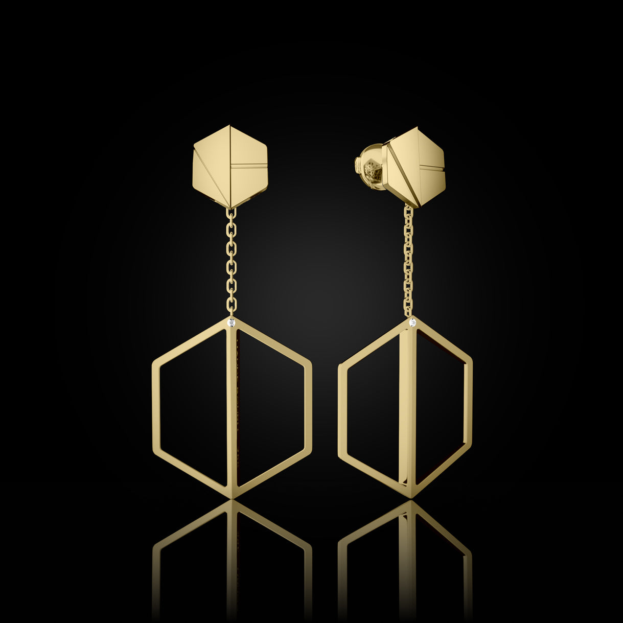 Hear You Studs with Long Illuminate You Dangles in Bravura Yellow Gold – statement earring set designed for presence and flow by Naude Bourn. Sustainable gold jewelry, ethical jewelry, handcrafted artisan jewelry, fine jewelry, high-end jewelry, and ethical luxury. A bold design from sustainable jewelry brands and a unique jewelry gift in yellow gold.