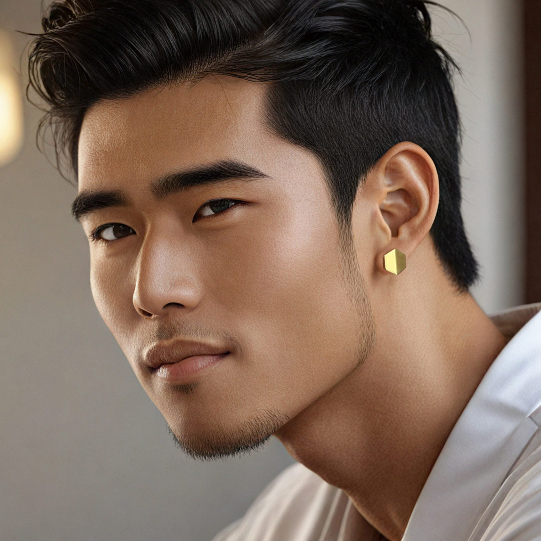 An 18k yellow gold Know You single stud earring, crafted for bold self-expression and transformation.